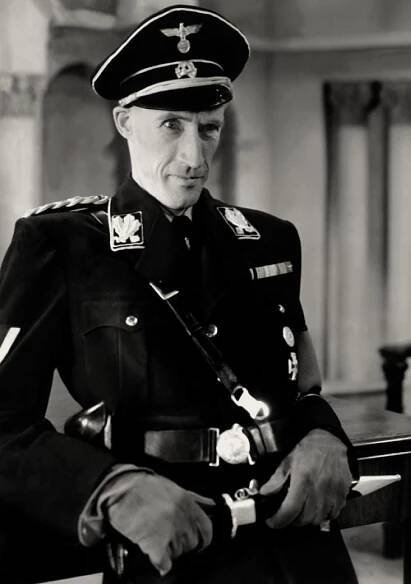 Soubor:John Carradine in Hitler's Madman.jpg – Wikipedie