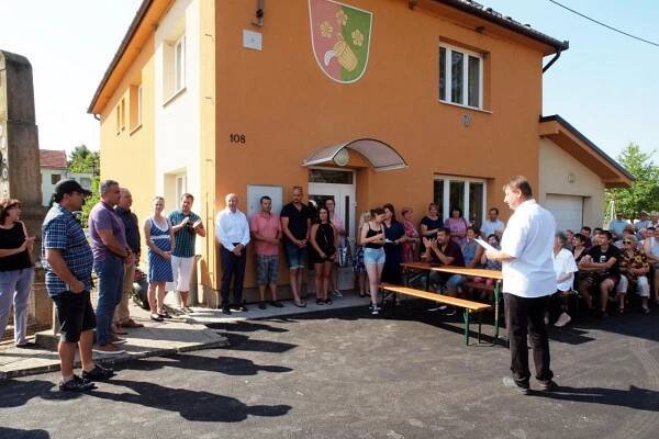 Slavnostní otevření cesty ve Lhotě