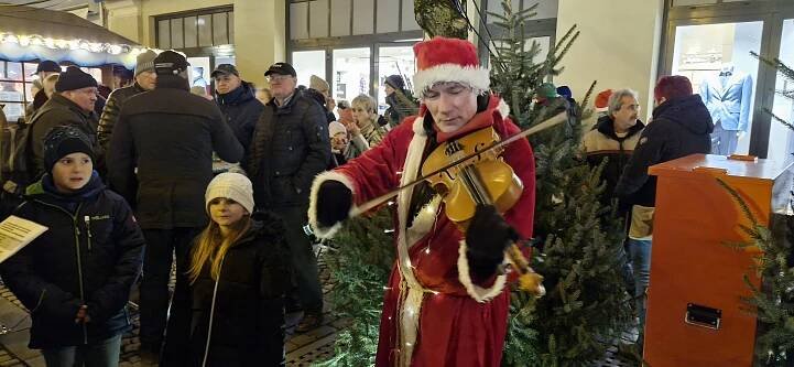 Nejstarší vánoční trhy v Německu pořádají kousek od českých hranic. Povolil je už král Václav IV.