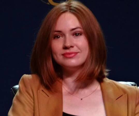 Karen Gillan Biography - Facts, Childhood, Family Life & Achievements