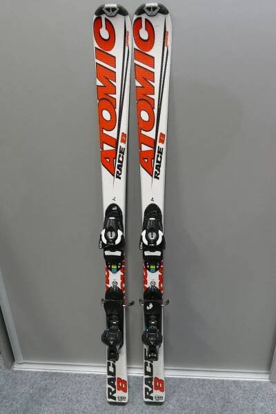 DĚTSKÉ CARVINGOVÉ LYŽE ATOMIC RACE 8 140cm