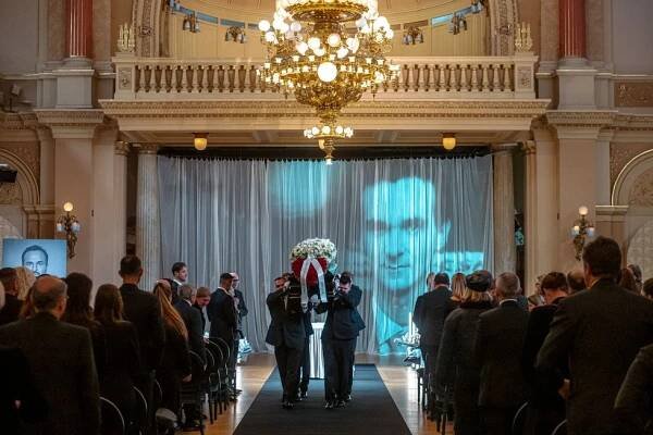 Dojemné poslední rozloučení s Danielem Plovajkem (†47): Žofín zaplavily slzy! VIP hosté slyšeli i Malého...