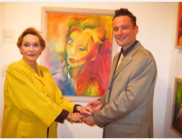 Actress Sian Phillips with her portrait & Stephen B. Whatley in 2007