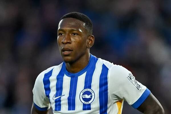 BRIGHTON, ENGLAND - MAY 19: Pervis Estupinan of Brighton & Hove Albion looks on during the Premier League match between Brighton & Hove Albion FC and Liverpool FC at Amex Stadium on May 19, 2025 in Brighton, England. (Photo by Mike Hewitt/Getty Images)