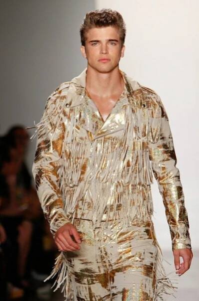 Paris Hilton sbalila dalšího kolouška, do jejích sítí se lapil teprve jednadvacetiletý model River Viiperi