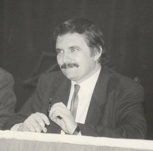 Soubor:Josef Lux, cca 1993 (cropped).jpg – Wikipedie