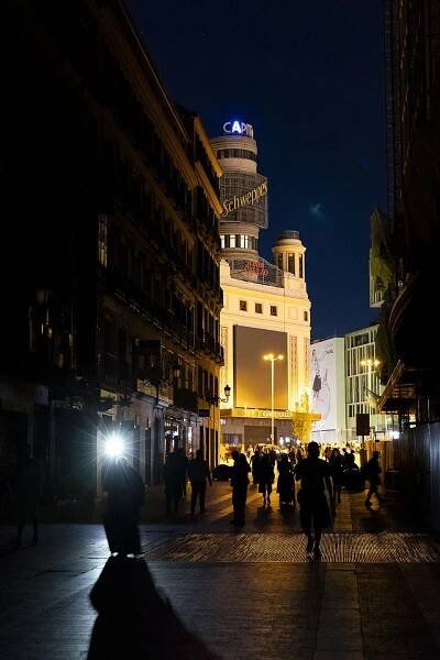 File:Madrid blackout – Preciados Street, April 2025.jpg - Wikimedia Commons