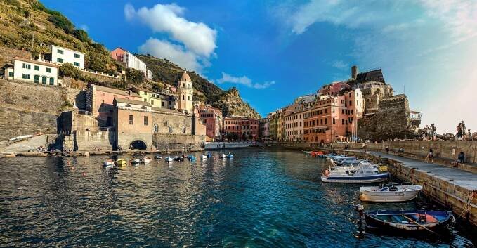 Vernazza od přístavu