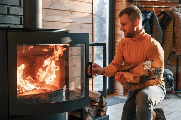 Krby a kamna na dřevo končí. Nové nařízení přijde Čechy hodně draho - Mix24.cz