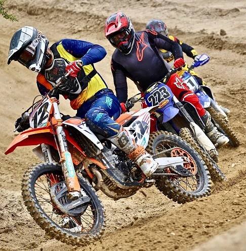 MOTOKROS "SOBOTA V GLENU": DVA TAKTY, DVOJITÁ KLASIFIKACE & ZÁVODY V DEŠTI (NE V DEŠTI) - Motocross Action Magazine
