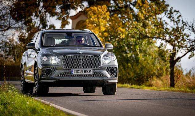 Bentley Bentayga je jako odměna za dobře vykonanou práci. Místo Hybridu bychom ale sáhli po osmiválci