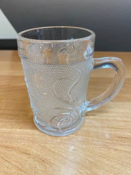 Džbánek z lisovaného skla, rok cca 1900, výška 10 cm, průměr 6,5 cm - Starožitnosti