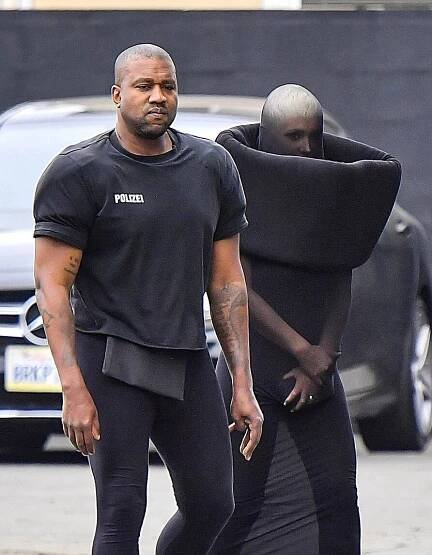 Kanye West si nechal odstranit zuby. Nahradil je titanovou protézou za více jak 19 milionů korun