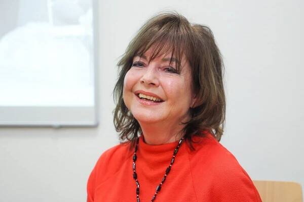 Zastavila stárnutí díky dobrým genům: Legendární hlasatelka Marie Tomsová podědila krásu po mamince