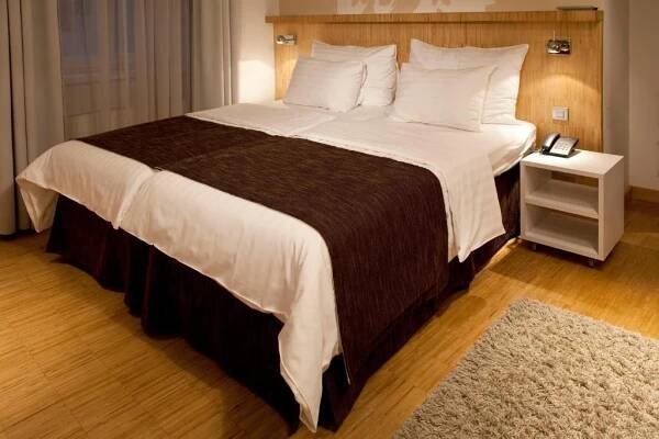 Postel nebo postele na pokoji v ubytování Dahlia Inn