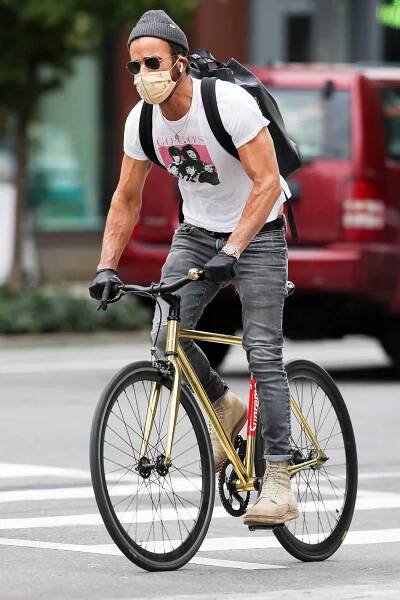 Justin Theroux Rocks a Vintage Go-Go's Concert Shirt on a Bike Ride in New York City