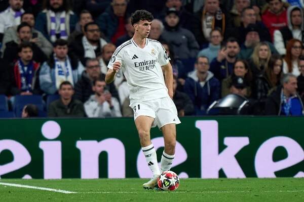 Real Madrid debutant consoled by Carlo and Davide Ancelotti after difficult Celta Vigo win - Madrid Universal