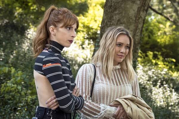 Znovu 20 - A Kiss Is Just a Kiss - Z filmu - Molly Bernard, Hilary Duff