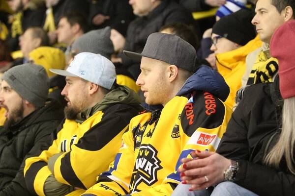 FOTO, VIDEO: Byli jste na hokeji v Litvínově? Najděte se na fotkách!