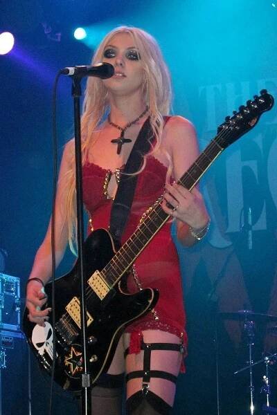 Mladinká zpěvačka Taylor Momsen připomínala anděla, dnes její mrtvolný make-up děsí