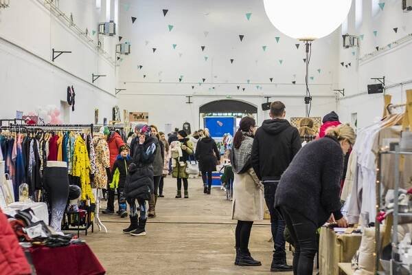 Video, foto: Vánoční Mint Market nabízí produkty devadesáti tvůrců nejen z Česka