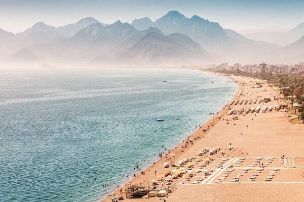 Orientální Turecko: Z lyží do moře za pouhou hodinu! Proč vyrazit na dovolenou do oblasti Antalya?