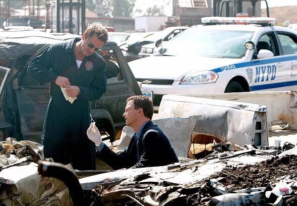 Kriminálka New York - Schránka - Z filmu - Carmine Giovinazzo, Gary Sinise
