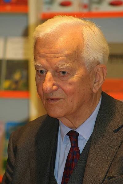 800px-Richard_von_Weizsaecker_2009_Koeln