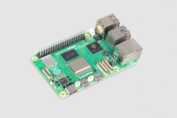 Raspberry Pi 5 je už úplně normální počítač. Teď dostalo 16 GB paměti RAM