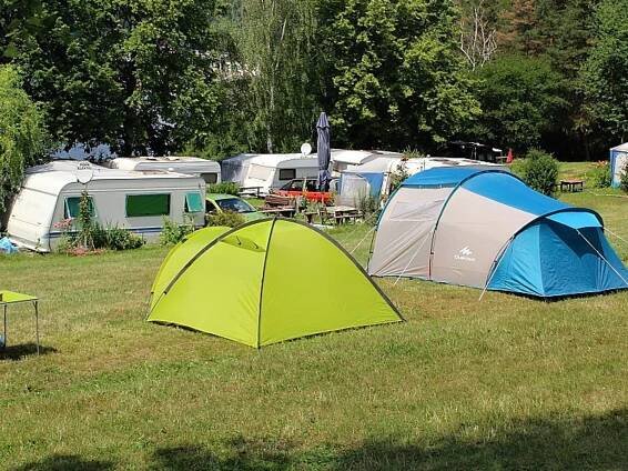 Cenová mapa kempů: Podražily. Týden pod stanem vyjde rodinu i na čtyři tisíce