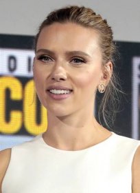 Soubor:Scarlett Johansson by Gage Skidmore 2019.jpg – Wikipedie