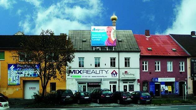 Strom clonil reklamní tabuli. Proto padl