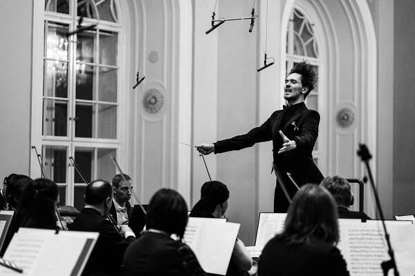 romana marie jokelová - pražská koncertní filharmonie + dirigent jan mára