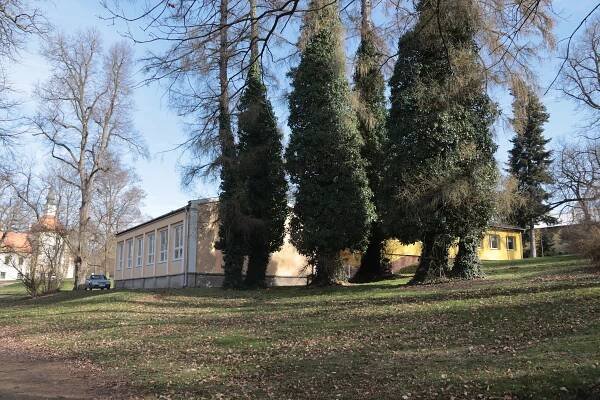 Soubor:Overview of kindergarten in Budkov, Třebíč District.jpg