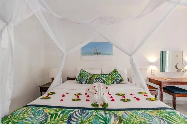 Postel nebo postele na pokoji v ubytování Diani Sea Resort - All Inclusive