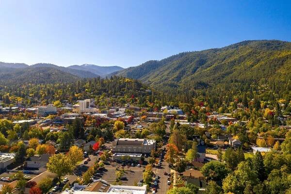 10 Most Scenic Small Towns In Oregon For Nature Lovers