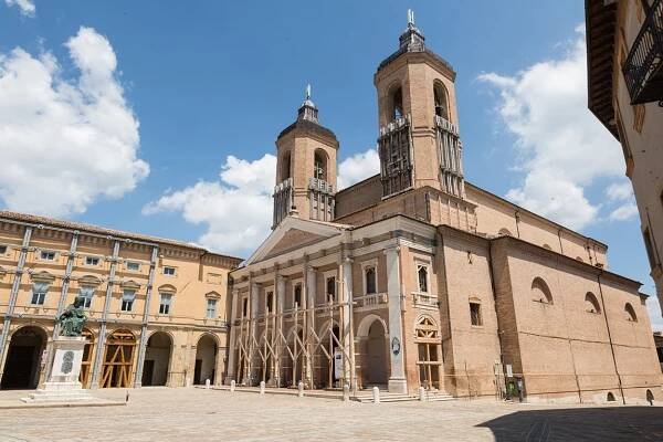 Terremoto 2016_Mapei_Cattedrale Santa Maria Annunziata, Camerino_piazza