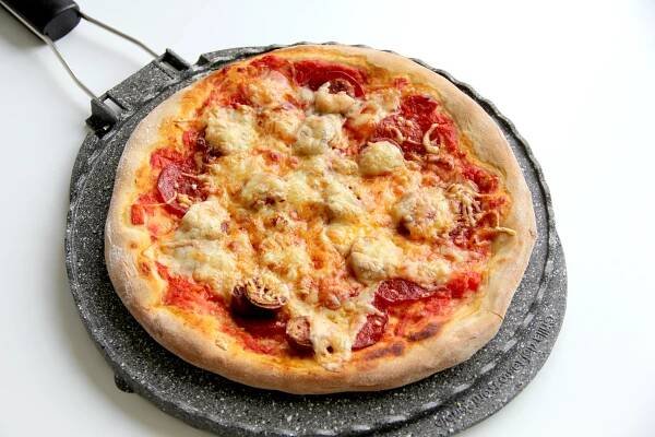 DOMÁCÍ PIZZA