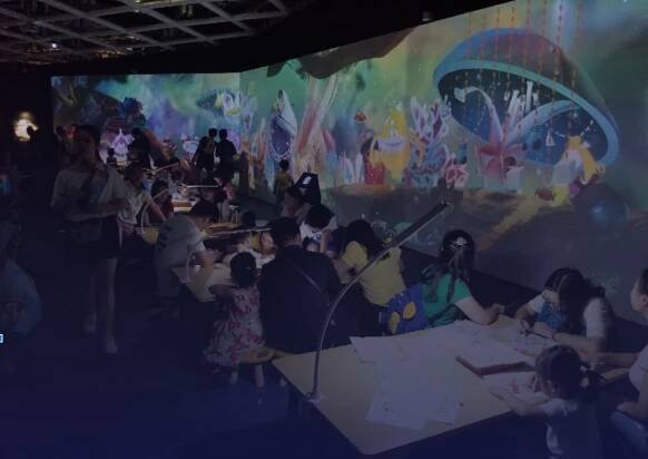 Interactive Exhibition Alice Return to Wonderland in Shenzhen, China