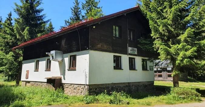 Začala oprava horské chaty na Libíně u Prachatic. Pod rozhlednou tak znovu bude restaurace pro turisty