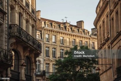 Stock fotografie Typická Francouzská Architektura V Bordeaux – stáhnout obrázek nyní - Exteriér budovy - Postavená konstrukce, Bordeaux, Francie
