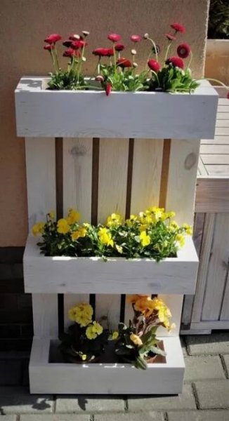 Stojan na kvetiny EUR PALETA borovica :: DekorHome.sk | Pallet projects garden, Garden decor projects, Garden planter boxes