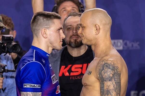 Hošek vyhrál v KSW. TKO po minutě boje, soupeř si patrně zlomil ruku