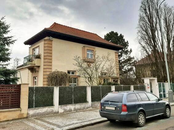 Barrandov: "zakletá" čtvrť výstavných vil, jejichž majitele ničily zvrácené režimy
