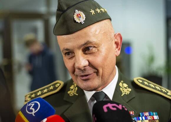 Šéf vojenských tajných má najviac hviezdičiek, stavia v národnom parku a dozerá na veľké IT nákupy