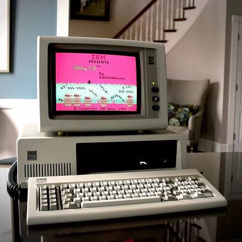 Retro Viator – Classic Computer Enthusiast