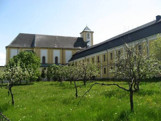 Kostel Navštívení Panny Marie s piaristickým klášterem (Bílá Voda)