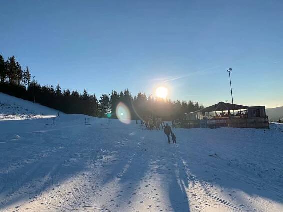 Po krátké procházce je odměnou ski bar - Abertamy - foto 38