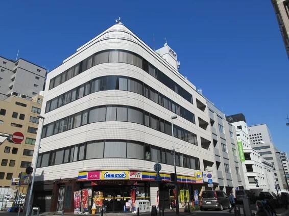 事務所外観（看板撤去）
