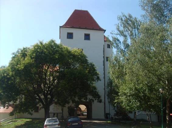 Mesto Hluk - tvrz - Tvrz